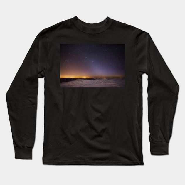 PANSTARRS Comet and Zodiacal Light over Picws Du, Brecon Beacons Long Sleeve T-Shirt by dasantillo